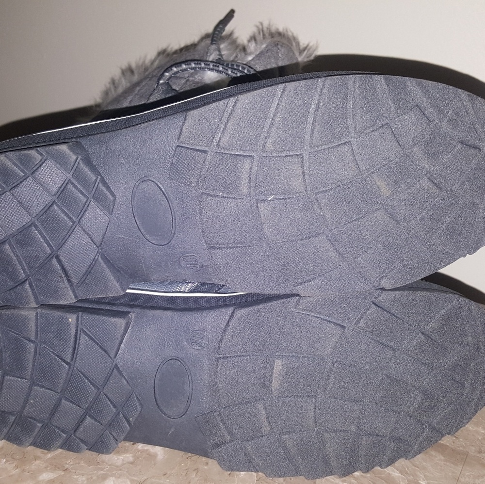BOOTS - Picture 2 of 5